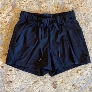 Lululemon On The Fly 2.5” Shorts